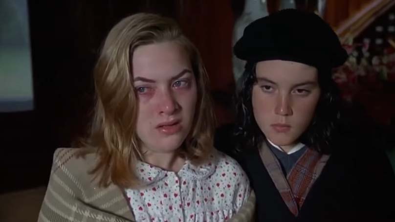 Screenshot of Heavenly Creatures (1994).