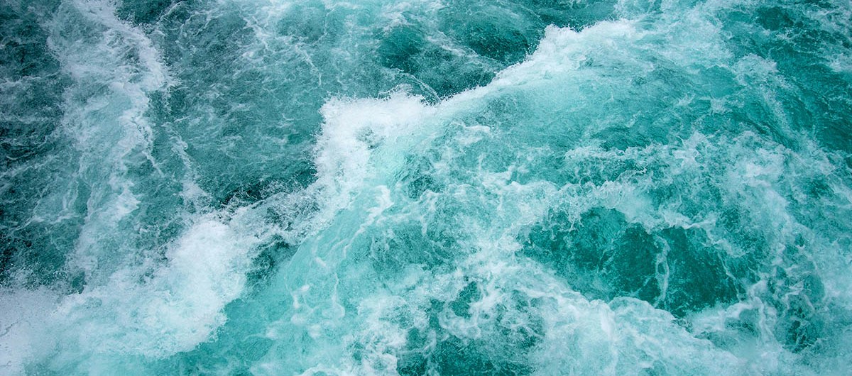 banner - crashing ocean water